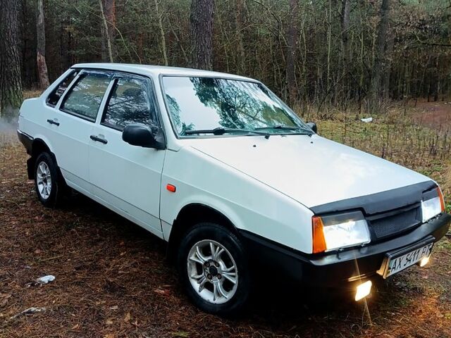 Белый ВАЗ 21099, объемом двигателя 1.5 л и пробегом 250 тыс. км за 1350 $, фото 1 на Automoto.ua