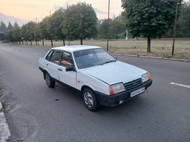 Белый ВАЗ 21099, объемом двигателя 1.5 л и пробегом 200 тыс. км за 450 $, фото 1 на Automoto.ua