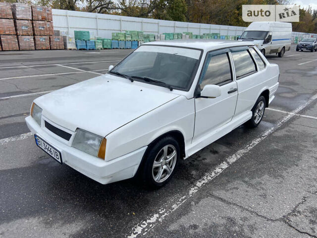 Белый ВАЗ 21099, объемом двигателя 1.5 л и пробегом 100 тыс. км за 1650 $, фото 1 на Automoto.ua