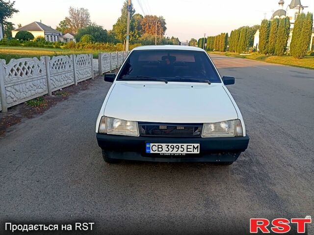 Белый ВАЗ 21099, объемом двигателя 1.5 л и пробегом 100 тыс. км за 1399 $, фото 1 на Automoto.ua