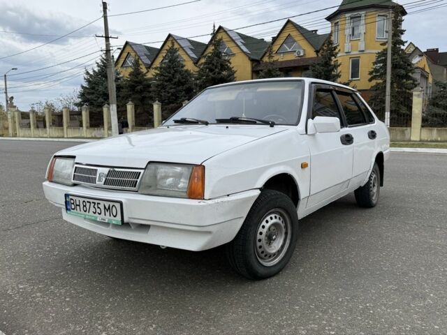 Белый ВАЗ 21099, объемом двигателя 1.5 л и пробегом 400 тыс. км за 1300 $, фото 1 на Automoto.ua