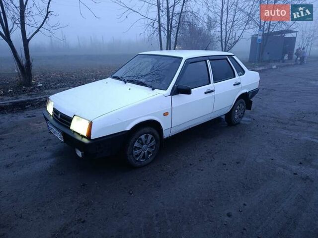 Белый ВАЗ 21099, объемом двигателя 1.5 л и пробегом 100 тыс. км за 1350 $, фото 1 на Automoto.ua