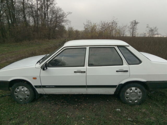 Білий ВАЗ 21099, об'ємом двигуна 1.5 л та пробігом 100 тис. км за 2200 $, фото 1 на Automoto.ua