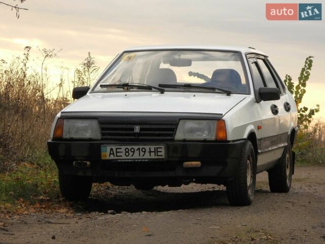 Білий ВАЗ 21099, об'ємом двигуна 1.5 л та пробігом 250 тис. км за 889 $, фото 1 на Automoto.ua