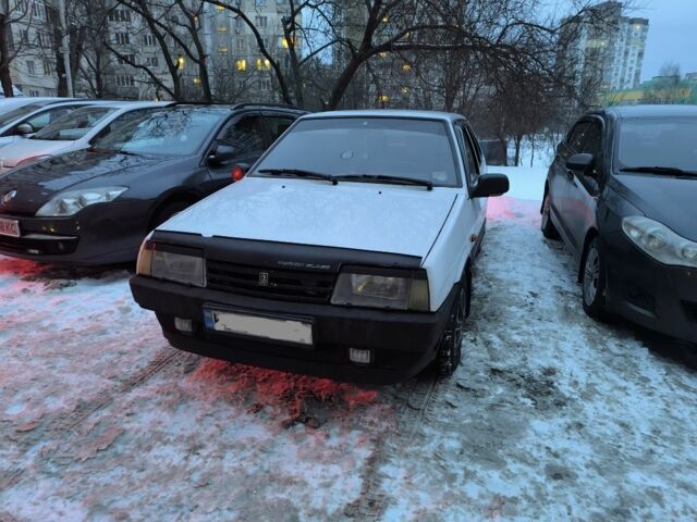 Белый ВАЗ 21099, объемом двигателя 1.5 л и пробегом 70 тыс. км за 1600 $, фото 1 на Automoto.ua