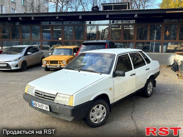 Белый ВАЗ 21099, объемом двигателя 1.5 л и пробегом 200 тыс. км за 1100 $, фото 1 на Automoto.ua