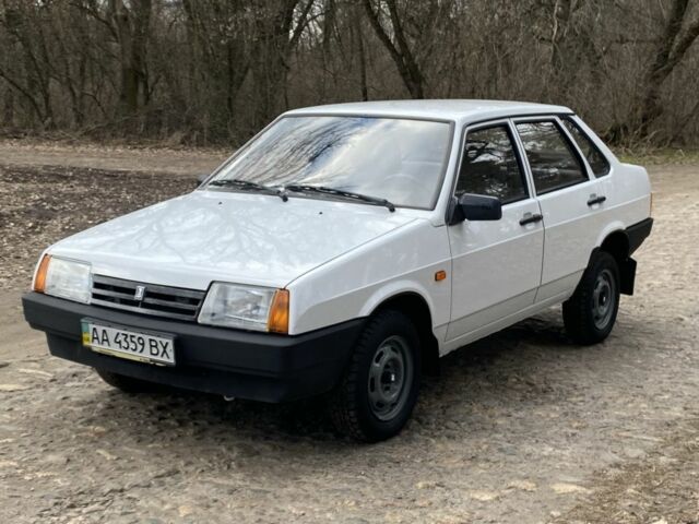 Белый ВАЗ 21099, объемом двигателя 1.5 л и пробегом 89 тыс. км за 2299 $, фото 1 на Automoto.ua