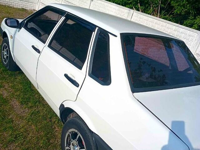 Білий ВАЗ 21099, об'ємом двигуна 1.5 л та пробігом 300 тис. км за 2200 $, фото 1 на Automoto.ua