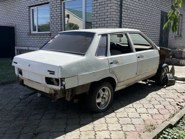 Белый ВАЗ 21099, объемом двигателя 1.5 л и пробегом 100 тыс. км за 500 $, фото 1 на Automoto.ua
