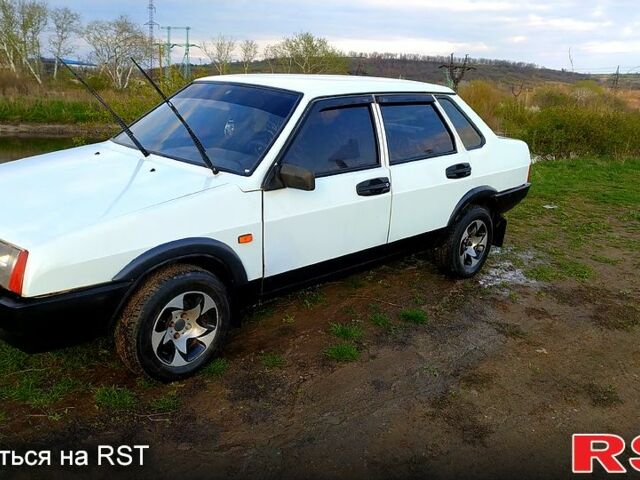 Белый ВАЗ 21099, объемом двигателя 1.5 л и пробегом 21700 тыс. км за 1500 $, фото 1 на Automoto.ua