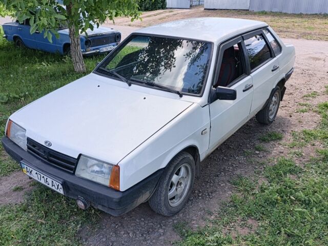 Белый ВАЗ 21099, объемом двигателя 1.6 л и пробегом 100 тыс. км за 1300 $, фото 1 на Automoto.ua