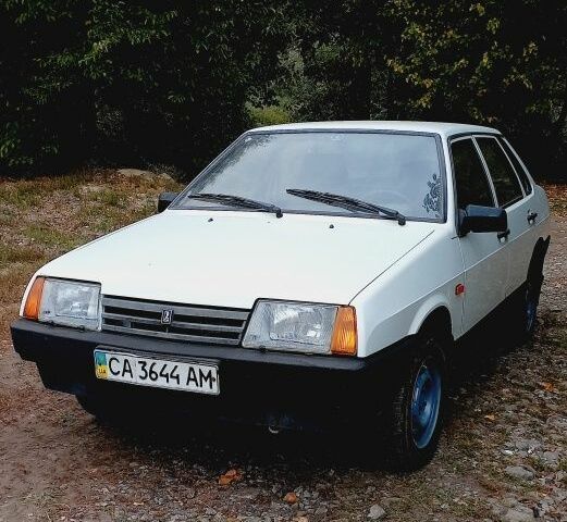 Білий ВАЗ 21099, об'ємом двигуна 0 л та пробігом 150 тис. км за 2000 $, фото 1 на Automoto.ua
