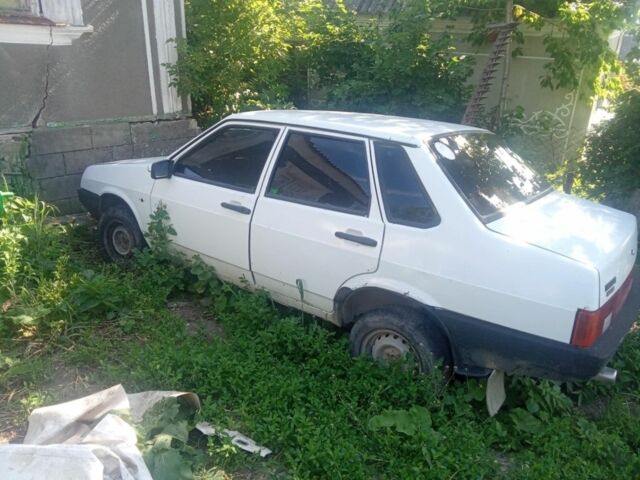 Белый ВАЗ 21099, объемом двигателя 1 л и пробегом 410 тыс. км за 700 $, фото 1 на Automoto.ua