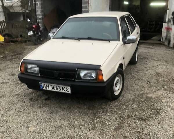 Бежевый ВАЗ 21099, объемом двигателя 1.5 л и пробегом 200 тыс. км за 600 $, фото 1 на Automoto.ua