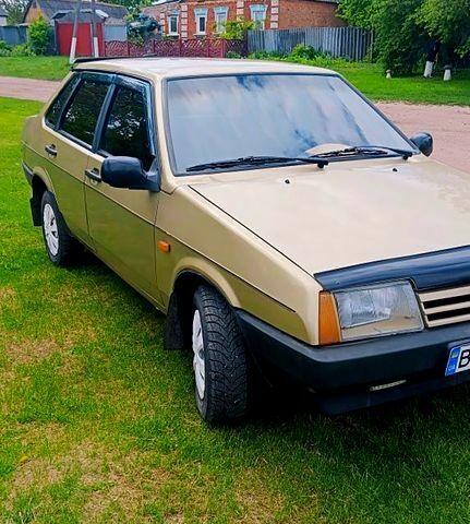 Бежевый ВАЗ 21099, объемом двигателя 1.3 л и пробегом 80 тыс. км за 1200 $, фото 1 на Automoto.ua