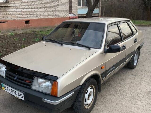 Бежевый ВАЗ 21099, объемом двигателя 1.5 л и пробегом 220 тыс. км за 1000 $, фото 1 на Automoto.ua
