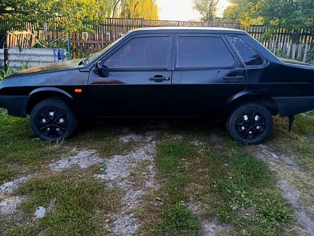 Черный ВАЗ 21099, объемом двигателя 1.5 л и пробегом 300 тыс. км за 1500 $, фото 1 на Automoto.ua