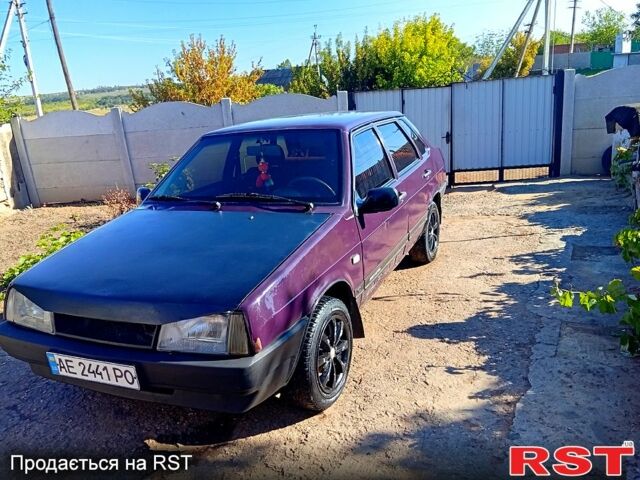 Фиолетовый ВАЗ 21099, объемом двигателя 1.5 л и пробегом 250 тыс. км за 1100 $, фото 1 на Automoto.ua