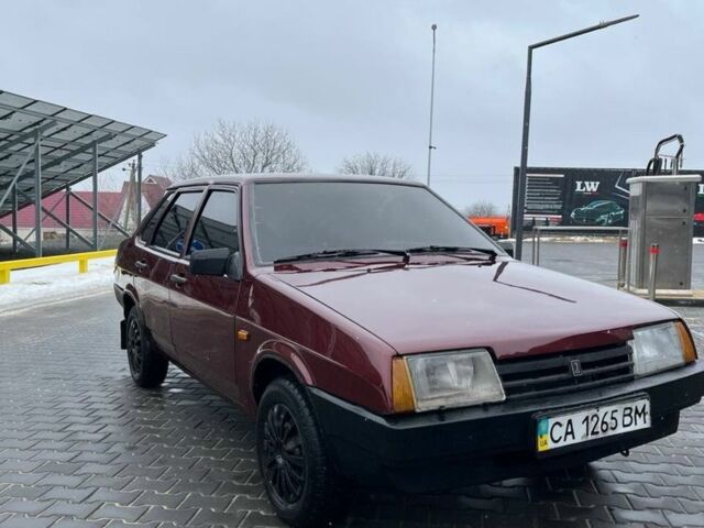 Красный ВАЗ 21099, объемом двигателя 1.5 л и пробегом 270 тыс. км за 2000 $, фото 1 на Automoto.ua