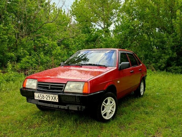 Красный ВАЗ 21099, объемом двигателя 1.5 л и пробегом 0 тыс. км за 1100 $, фото 1 на Automoto.ua