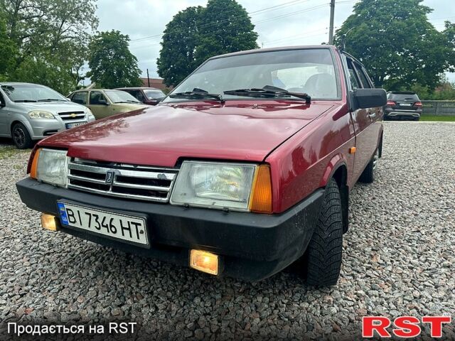 Красный ВАЗ 21099, объемом двигателя 1.3 л и пробегом 200 тыс. км за 1099 $, фото 1 на Automoto.ua