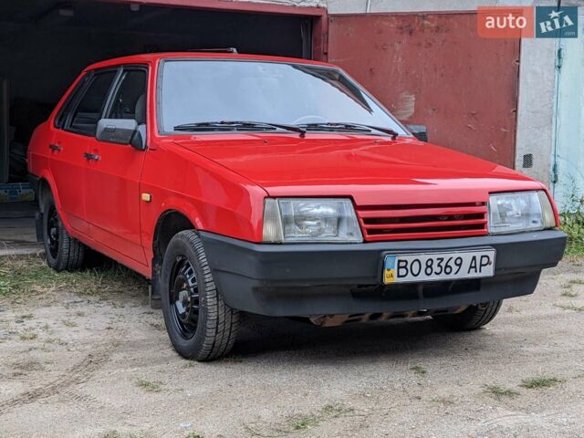 Красный ВАЗ 21099, объемом двигателя 1.5 л и пробегом 300 тыс. км за 1999 $, фото 1 на Automoto.ua