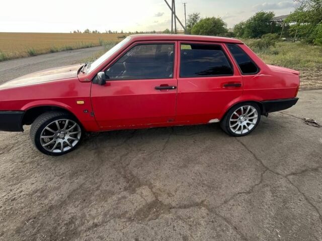 Красный ВАЗ 21099, объемом двигателя 1.3 л и пробегом 55 тыс. км за 1100 $, фото 1 на Automoto.ua