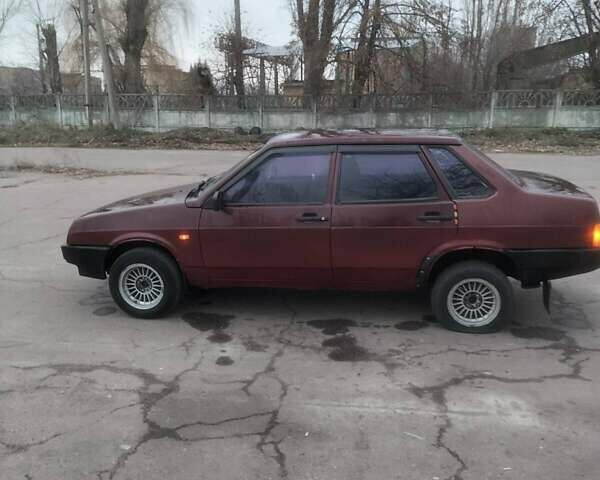 Красный ВАЗ 21099, объемом двигателя 1.3 л и пробегом 350 тыс. км за 1000 $, фото 1 на Automoto.ua