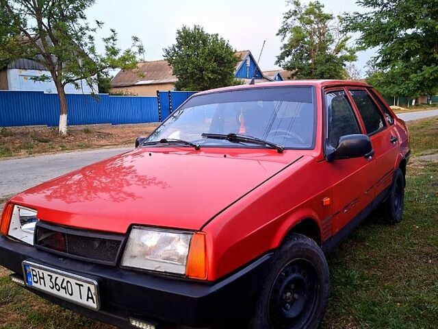 Красный ВАЗ 21099, объемом двигателя 1.5 л и пробегом 210 тыс. км за 1200 $, фото 1 на Automoto.ua