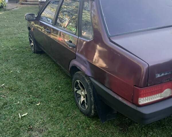 Красный ВАЗ 21099, объемом двигателя 1.6 л и пробегом 300 тыс. км за 750 $, фото 1 на Automoto.ua