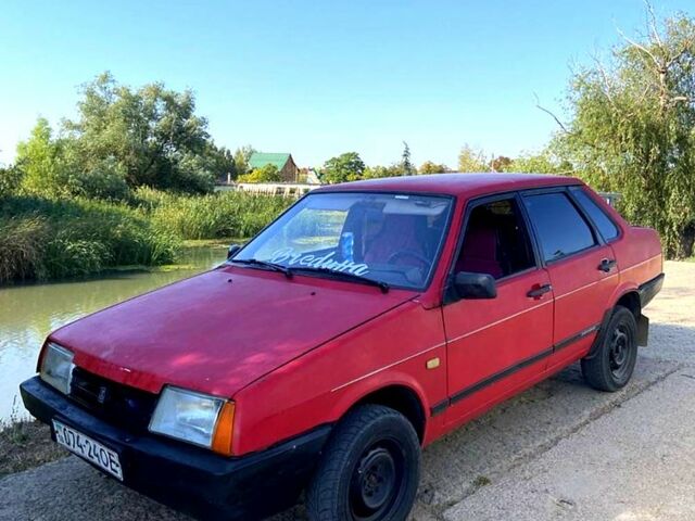 Красный ВАЗ 21099, объемом двигателя 1.5 л и пробегом 220 тыс. км за 1100 $, фото 1 на Automoto.ua
