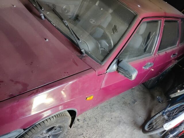 Красный ВАЗ 21099, объемом двигателя 1.5 л и пробегом 300 тыс. км за 952 $, фото 1 на Automoto.ua