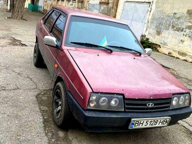 Красный ВАЗ 21099, объемом двигателя 1.5 л и пробегом 300 тыс. км за 1000 $, фото 1 на Automoto.ua