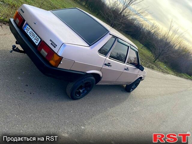 Красный ВАЗ 21099, объемом двигателя 1.5 л и пробегом 300 тыс. км за 1650 $, фото 1 на Automoto.ua