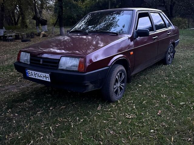 Красный ВАЗ 21099, объемом двигателя 1.5 л и пробегом 200 тыс. км за 1900 $, фото 1 на Automoto.ua