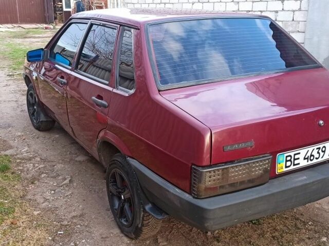Красный ВАЗ 21099, объемом двигателя 1.5 л и пробегом 200 тыс. км за 1000 $, фото 1 на Automoto.ua