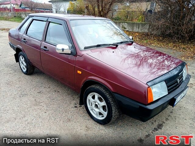 Красный ВАЗ 21099, объемом двигателя 1.6 л и пробегом 224 тыс. км за 2000 $, фото 1 на Automoto.ua