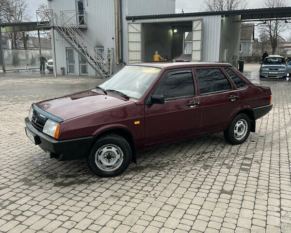 Красный ВАЗ 21099, объемом двигателя 1.6 л и пробегом 151 тыс. км за 2000 $, фото 1 на Automoto.ua