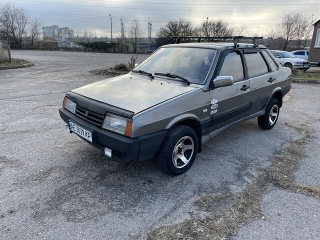Серый ВАЗ 21099, объемом двигателя 1.5 л и пробегом 200 тыс. км за 650 $, фото 1 на Automoto.ua