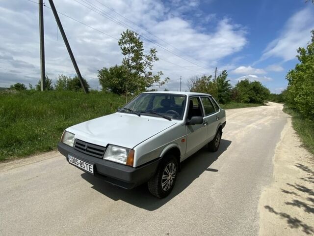 Серый ВАЗ 21099, объемом двигателя 1.5 л и пробегом 430 тыс. км за 999 $, фото 1 на Automoto.ua