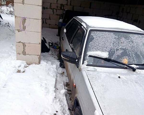 Серый ВАЗ 21099, объемом двигателя 1.5 л и пробегом 340 тыс. км за 1500 $, фото 1 на Automoto.ua