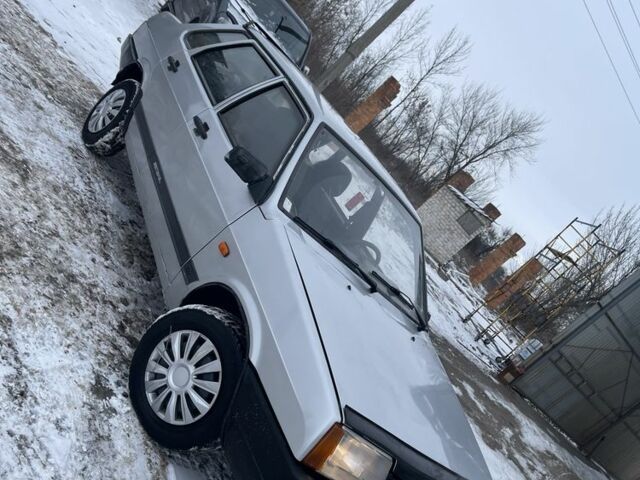 Серый ВАЗ 21099, объемом двигателя 1.6 л и пробегом 200 тыс. км за 1600 $, фото 1 на Automoto.ua