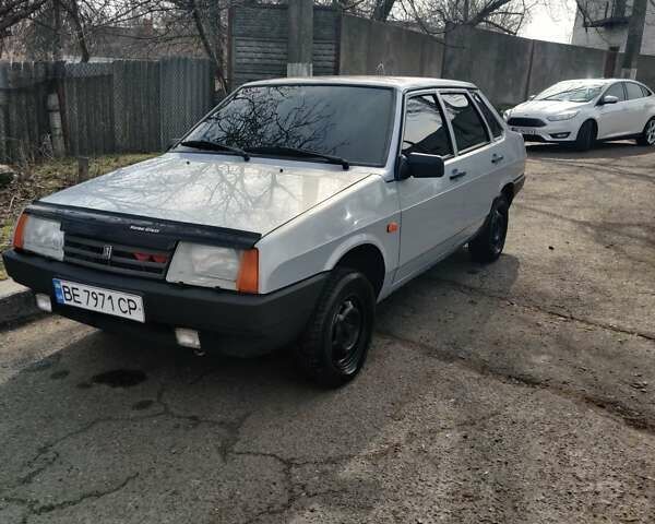 Серый ВАЗ 21099, объемом двигателя 1.5 л и пробегом 100 тыс. км за 2200 $, фото 1 на Automoto.ua