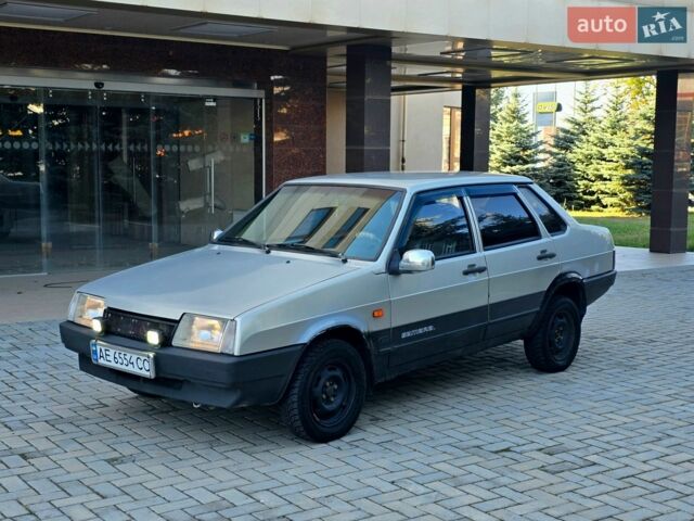 Серый ВАЗ 21099, объемом двигателя 1.5 л и пробегом 200 тыс. км за 999 $, фото 1 на Automoto.ua