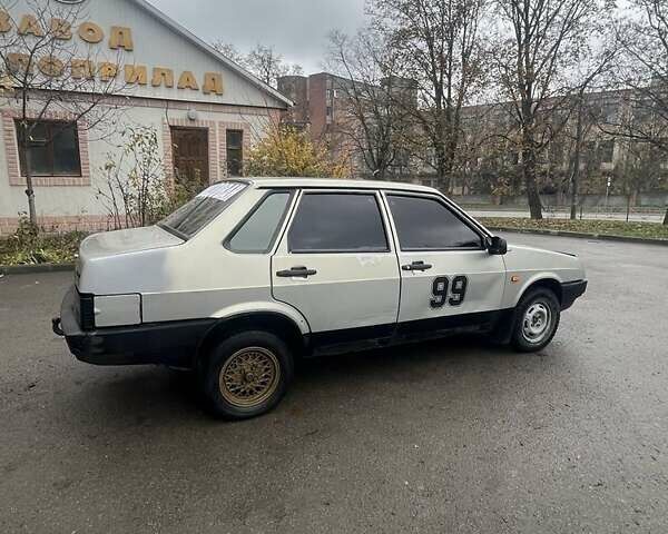 Сірий ВАЗ 21099, об'ємом двигуна 1.6 л та пробігом 300 тис. км за 1000 $, фото 1 на Automoto.ua