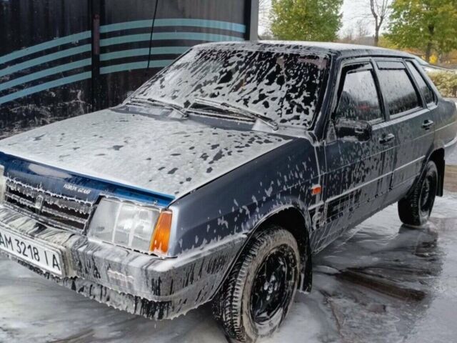 Серый ВАЗ 21099, объемом двигателя 1.5 л и пробегом 304 тыс. км за 2000 $, фото 1 на Automoto.ua