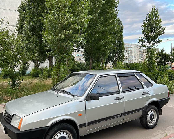 Серый ВАЗ 21099, объемом двигателя 1.5 л и пробегом 180 тыс. км за 2000 $, фото 1 на Automoto.ua