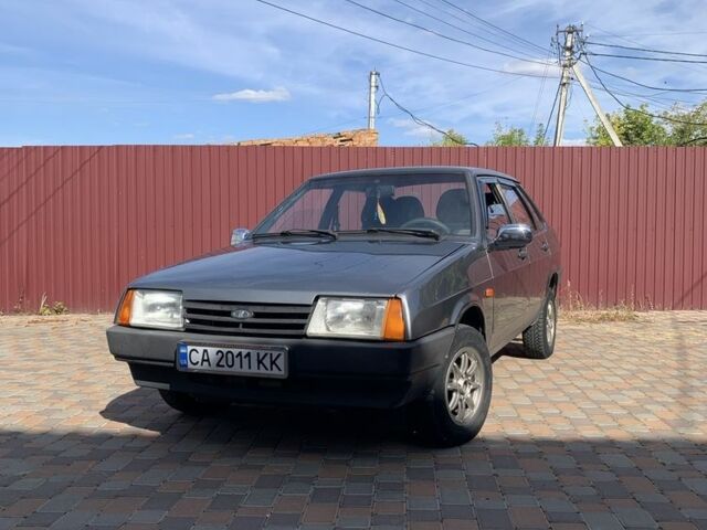 Серый ВАЗ 21099, объемом двигателя 1.6 л и пробегом 190 тыс. км за 1600 $, фото 1 на Automoto.ua
