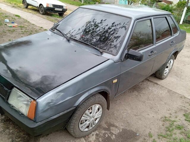 Серый ВАЗ 21099, объемом двигателя 1.6 л и пробегом 380 тыс. км за 1300 $, фото 1 на Automoto.ua