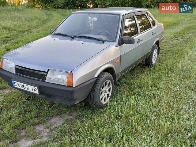 Серый ВАЗ 21099, объемом двигателя 1.6 л и пробегом 290 тыс. км за 1400 $, фото 1 на Automoto.ua